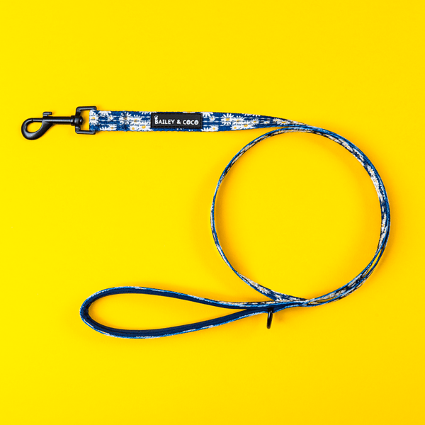 Trail & Glow® Fabric Dog Lead 4ft to 5ft - Loves Me Loves Me Not Daisy - alternate view